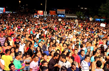Multidão na abertura do Pré-carnaval de Bacabeira