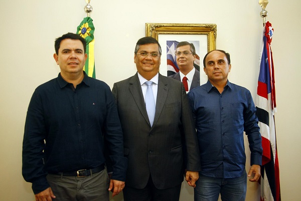 Prefeito eleito de Balsas, Dr. Erik; governador Flávio Dino; e prefeito eleito de Loreto, Marfran Bringel. Foto: Handson Chagas/Secap