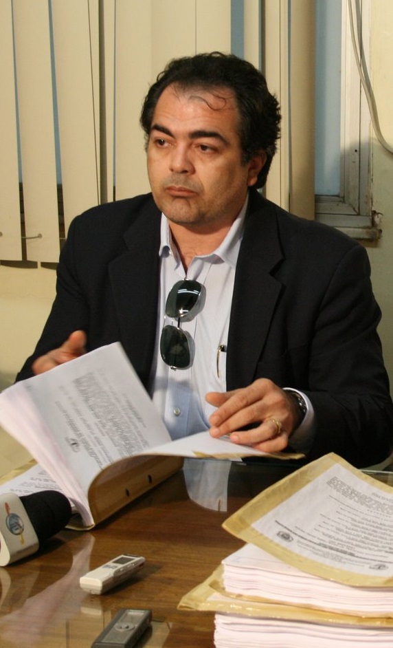 Lobo que é advogado do ex-prefeito Amaury Almeida (PDT), derrotado nas urnas da eleição de 2016, Jadilson e Derson continuam no cargo, vez que os recursos int