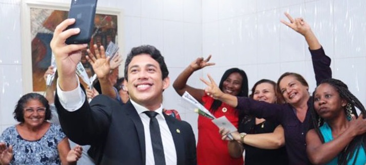 Osmar com servidores do Poder Legislativo...