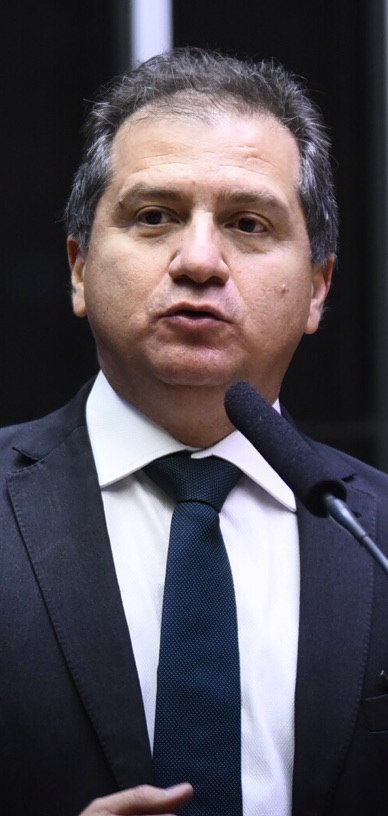 Secretário Estadual de Indústria, Comércio e Energia tem sido um dos mais destacados auxiliares do governador Flávio Dino nesse árduo enfrentamento ao novo coronavírus, o covid-19. E essa conclusão não é atoa, mas reflexo das ações sistemáticas de Simplício Araújo à frente da Seinc.