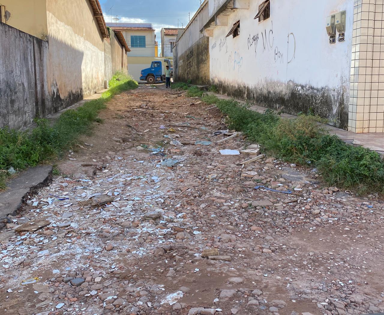 Situação de umas das inúmeras ruas da comunidade do Conjunto Alvorada, em Ribamar.