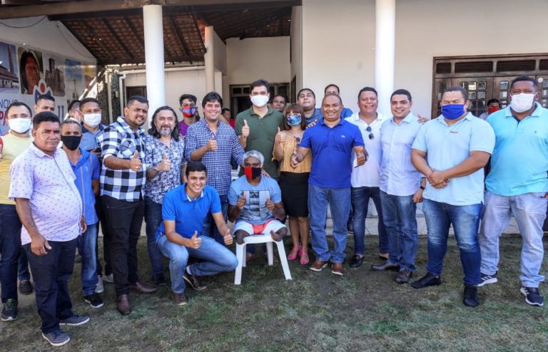 Na foto, aparecem apenas 15 candidatos a vereadores, mais o partido diz ter 40 pré-candidatos...