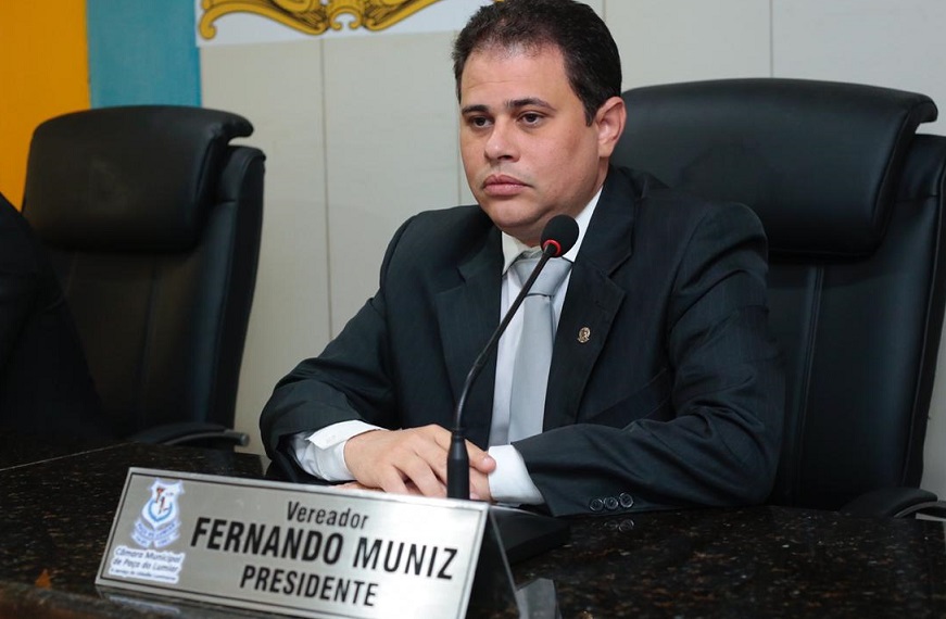 Fernando Muniz ainda não disse o que levou demitir tantos servidores da Câmara de Paço...
