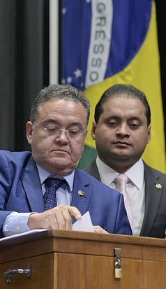 Roberto Rocha não gostou de saber que Weverton estava liberando 'tudo' em Brasília...