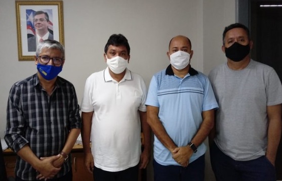 Eudes leva o vice-prefeito Márcio Greyk e ajunto do Turismo, Edson Duarte para reunião com Jerry...