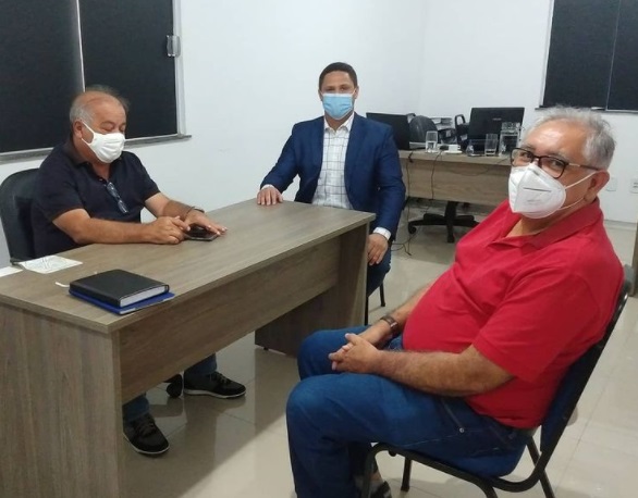 O presidente do CIM – Consórcio Intermunicipal Multimodal, Fufuca Dantas (PP), recebeu na semana passada, na sede do Consórcio, o Secretário de Estado de Meio Ambiente e Recursos Naturais do Maranhão, Diego Rolim, que veio tratar sobre Licenciamento Ambiental nos municípios consorciados.