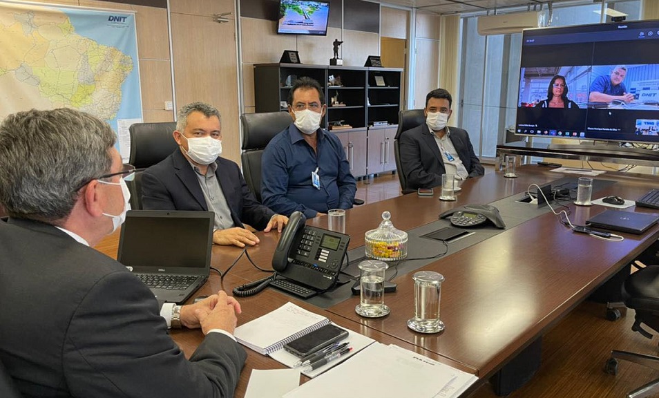 Na reunião do prefeito Raimundinho Audiolar com o general Santos Filho. diretor-geral do Dnit, também participaram Glauco Ferreira do Dnit-MA e o dep. federal Cleber Verde.