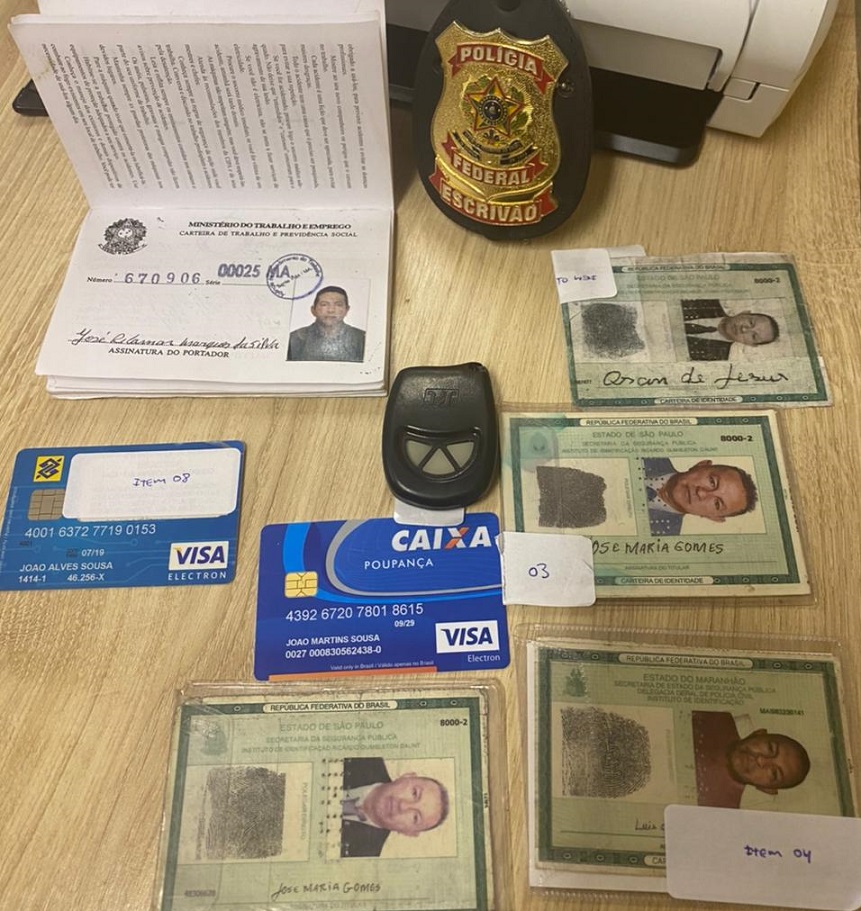 Documentos apreendidos com o criminoso.