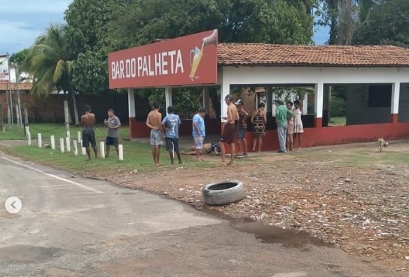 Segundo informações recebidas, uma mulher foi morta pelo próprio marido no bar do Palheta na avenida 13 do Maiobão. A vítima foi alvejada com um disparo de arma de fogo na cabeça e morreu no local.