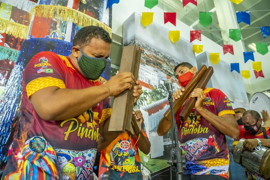 Para conferir um brilho todo especial à segunda edição do “Arraial do Povo em Casa”, foi montado um cenário junino no prédio do Complexo de Comunicação, de onde serão transmitidas as brincadeiras.