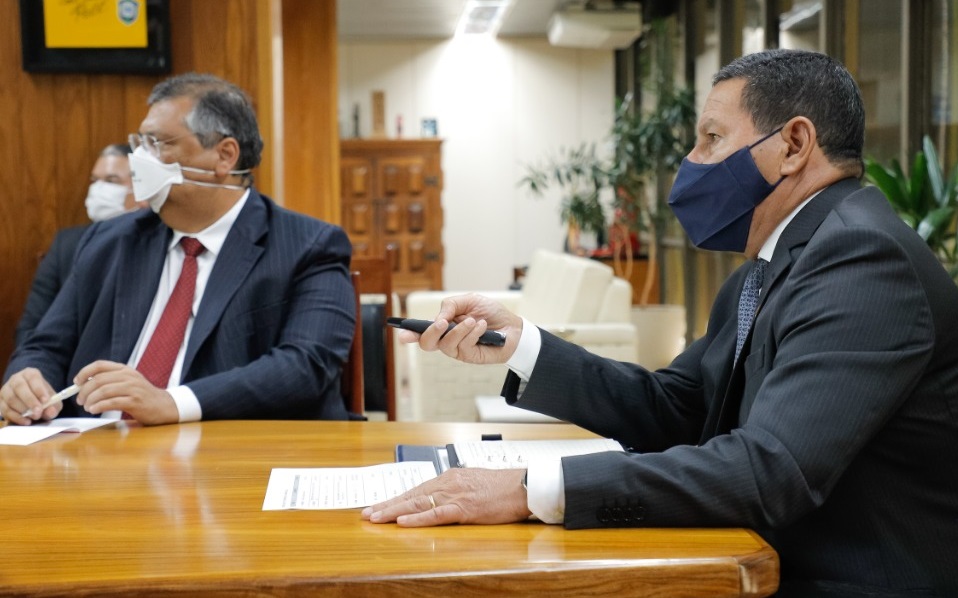 Em Brasília, Flávio Dino se reúne com Mourão
