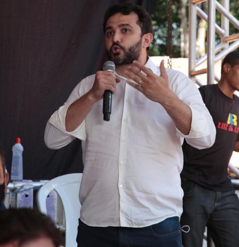 Dep. Yglésio durante o pronunciamento no ato em favor de Brandão, na cidade de São Mateus...