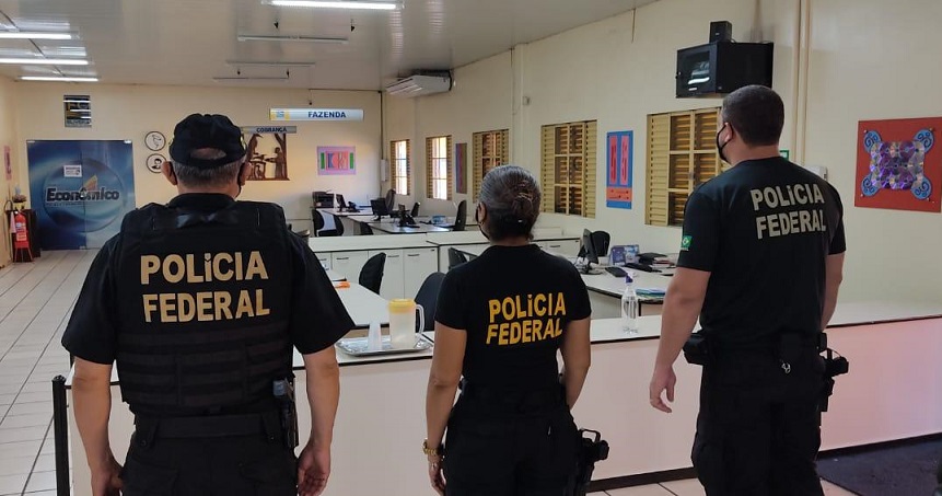 Polícia Federal dentro da empresa FC Oliveira...