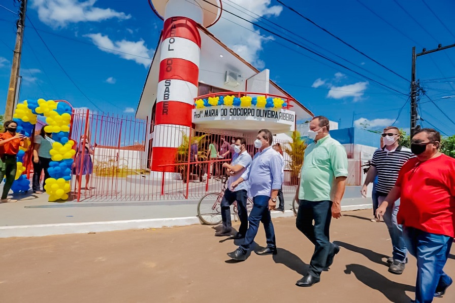 Entregas ocorreram durante festividades de aniversário de Anajatuba... 
