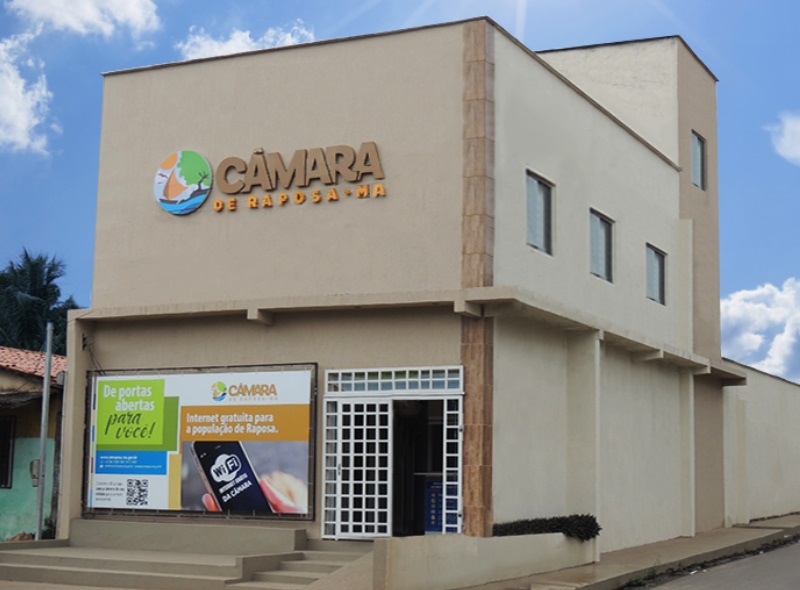 Sede do Parlamento Municipal de Raposa na Avenida Principal de canto com a Avenida Cafeteira, no bairro da Vila Bom Viver.