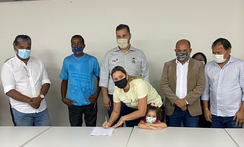 Ex-prefeita Talita também assinou os contratos do Procaf com municípios da região metropolitana.
