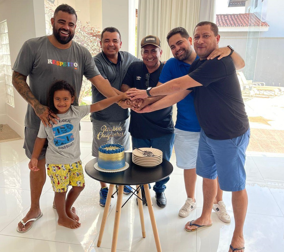Vereadores comemoram chegada de Chaguinhas no grupo de Paulo Victor...