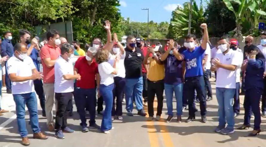 Governador Flávio Dino e autoridades durante a inauguração...
