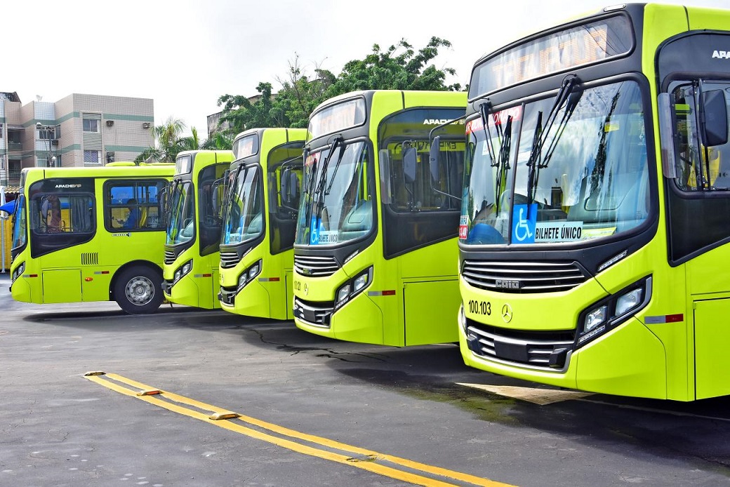 Ônibus ficarão na garagem nesta quarta-feira (16)...