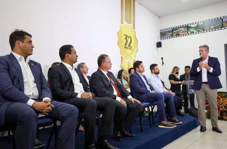 Bolsonarista Artur Lira ao lado da pedetezada...