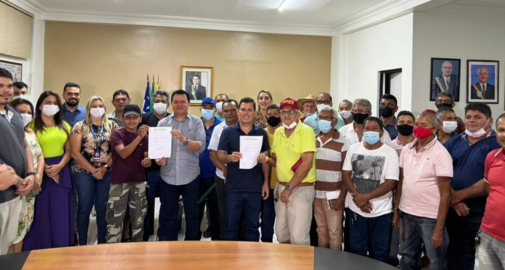 Prefeito Rigo comemora com a categoria…