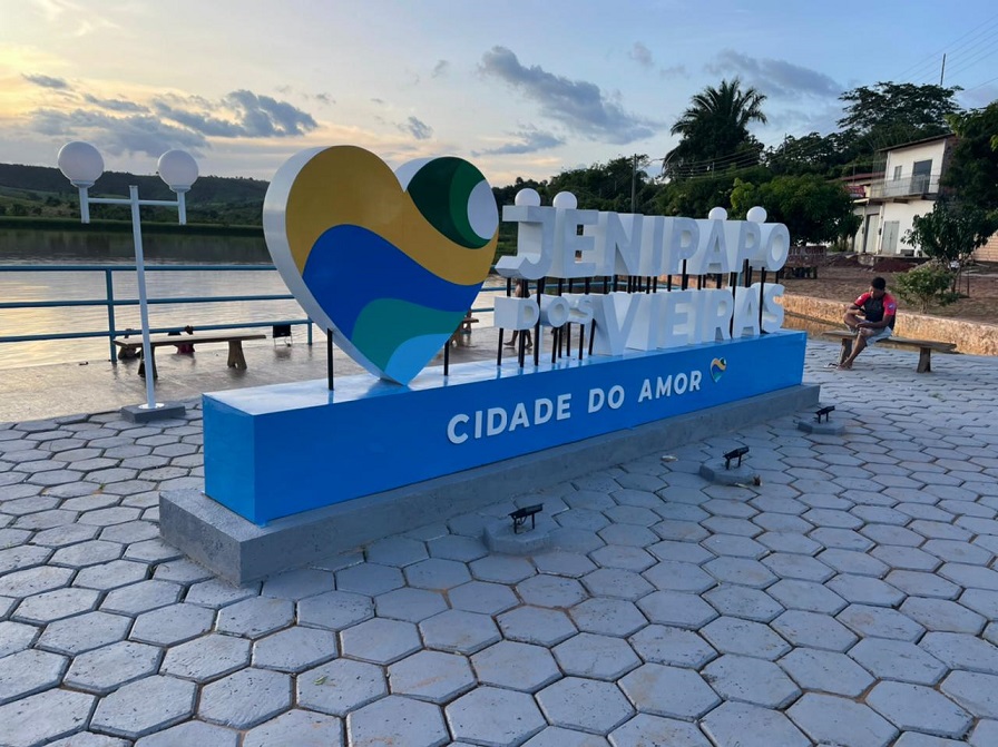 novo Cartão Postal da cidade: Pracinha da Lagoa, com um belo letreiro e um espaço muito aconchegante para a população desfrutar de um fim de tarde à beira da Lagoa.