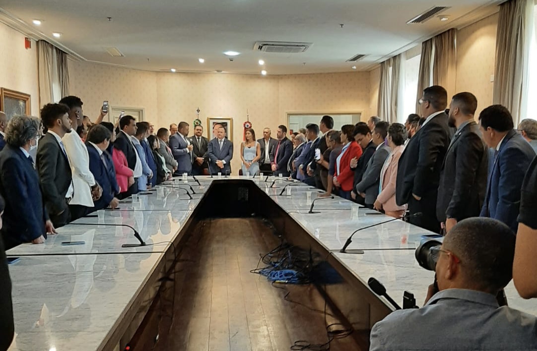 Brandão recebe vereadores de São Luís no Palácio dos Leões...
