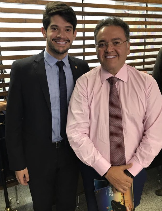 Romualdo Jose de Carvalho Nogueira Filho ao lado do seu chefe, o Senador Roberto Rocha...