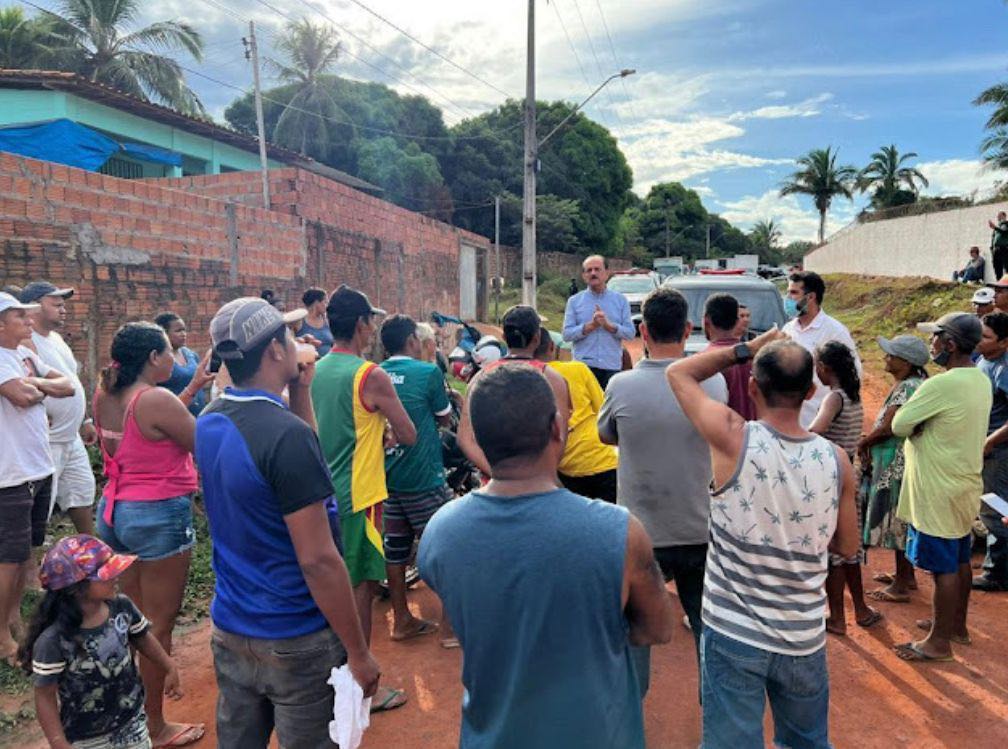 Dr. Julinho aglomerou sem máscara mesmo com o seu decreto em vigor...