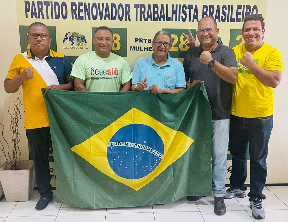 Coronel Cio imita movimento de braço de Duarte Júnior na campanha a prefeitura de São Luís em 2020.