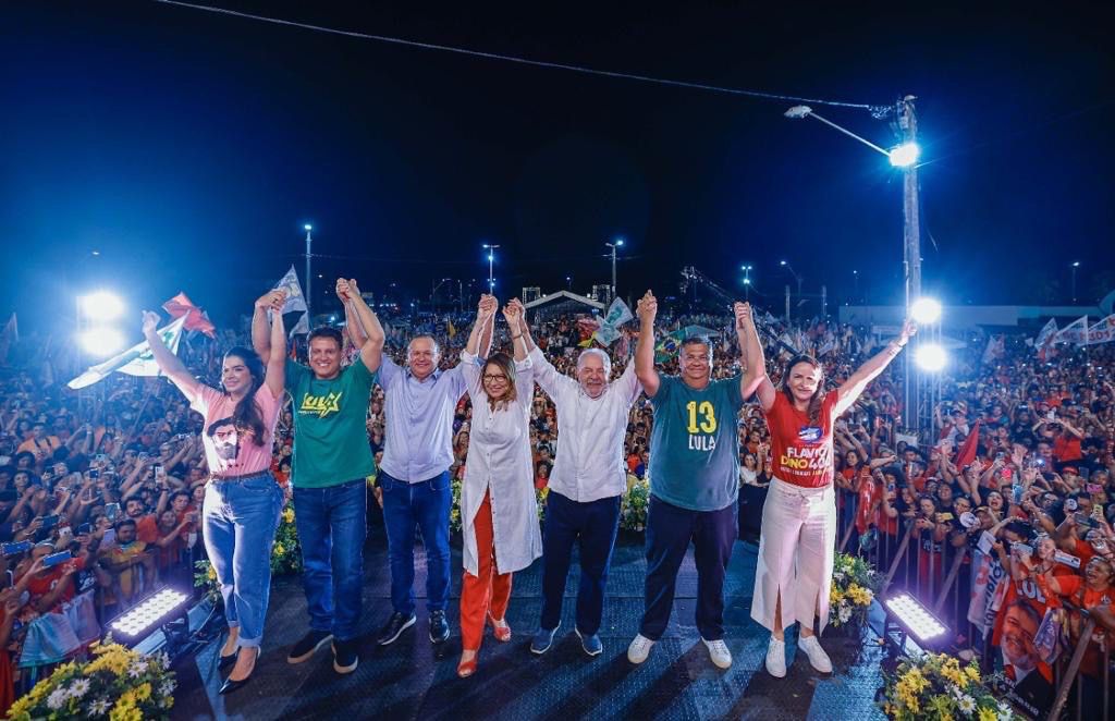 Lula em foto oficial com Brandão, Dino e Camarão…