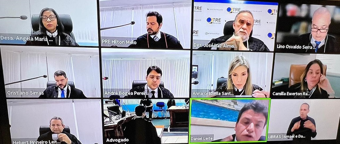 Momento da defesa de Daniel Leite durante o julgamento...