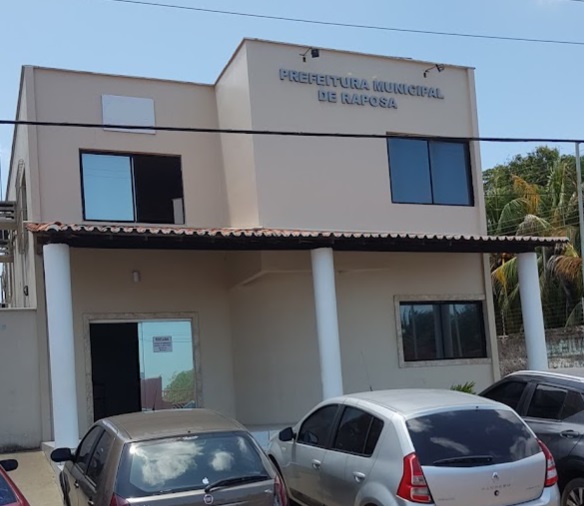 Sede da prefeitura se tornou algo parecido com um bordel...