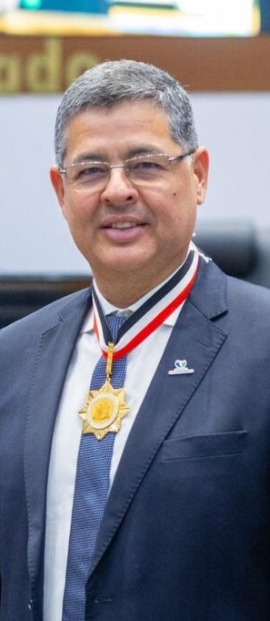 Imagem de março de 2024, quando Antônio Dino Tavares recebeu a Medalha Manuel Beckman na Assembleia Legislativa do Maranhão.