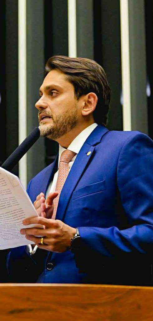 No projeto, o deputado incluiu medidas de ajuste e transparência fiscal que estimulam a economia, asseguram o equilíbrio das contas públicas e a continuidade de políticas sociais do governo Lula