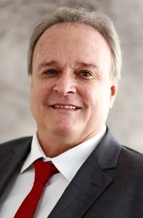 O pai de Camarão, Philip, também é político.