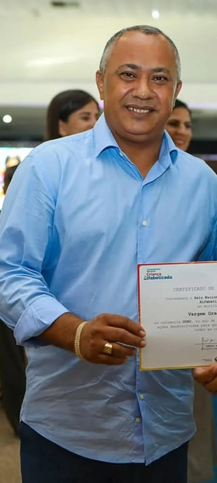 Prefeito Raimundo Nonato Rodrigues Da Costa, conhecido popularmente como "Preto".