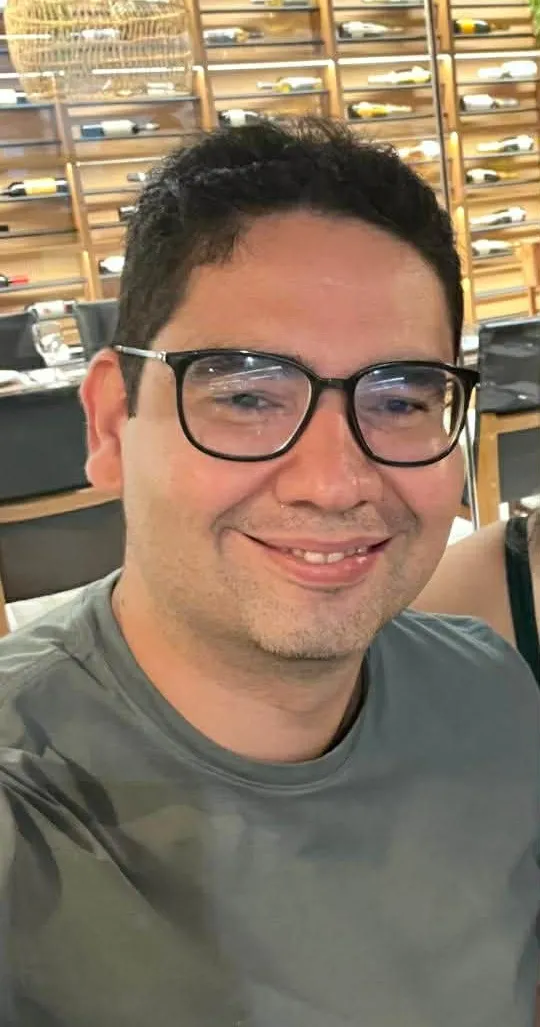 a servidora pública Jessica Gaspar, Bacharel em Direito, que acusa o seu ex-marido Maurício Albuquerque Gaspar, lotado em cargo comissionado há mais 15 anos como assessor de Desembargador do TJ-MA.