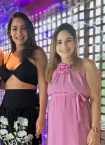 Camila Pinheiro Borges, era casada com Emílio Lobato, irmão da senadora Ana Paula, e atual vice-prefeito do município de Pinheiro.
