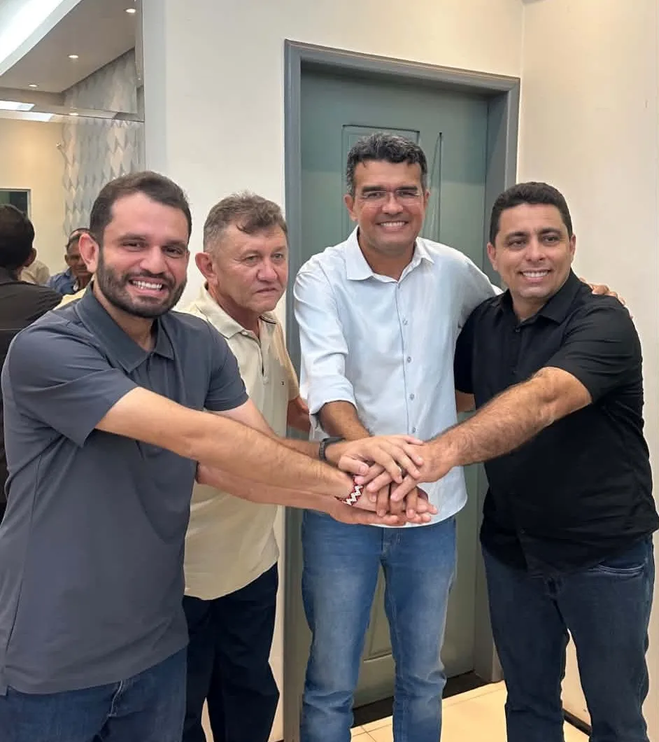 Fernando Pessoa selou aliança com Lahesio Bonfim e colou o pai como seu primeiro suplente; O prefeito de Tuntum é aliado do governador Carlos Brandão.