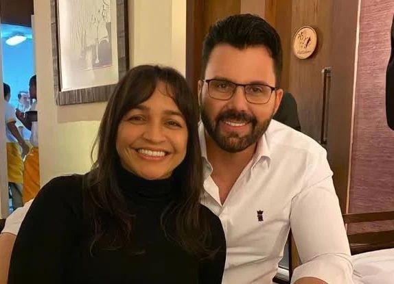 Embora não vistos mais jutos há algum tempo, o casal Eliziane e Inácio nunca vieram a público anunciar separação, ao contrário disso, usaram as redes sociais para negar o divórcio. 