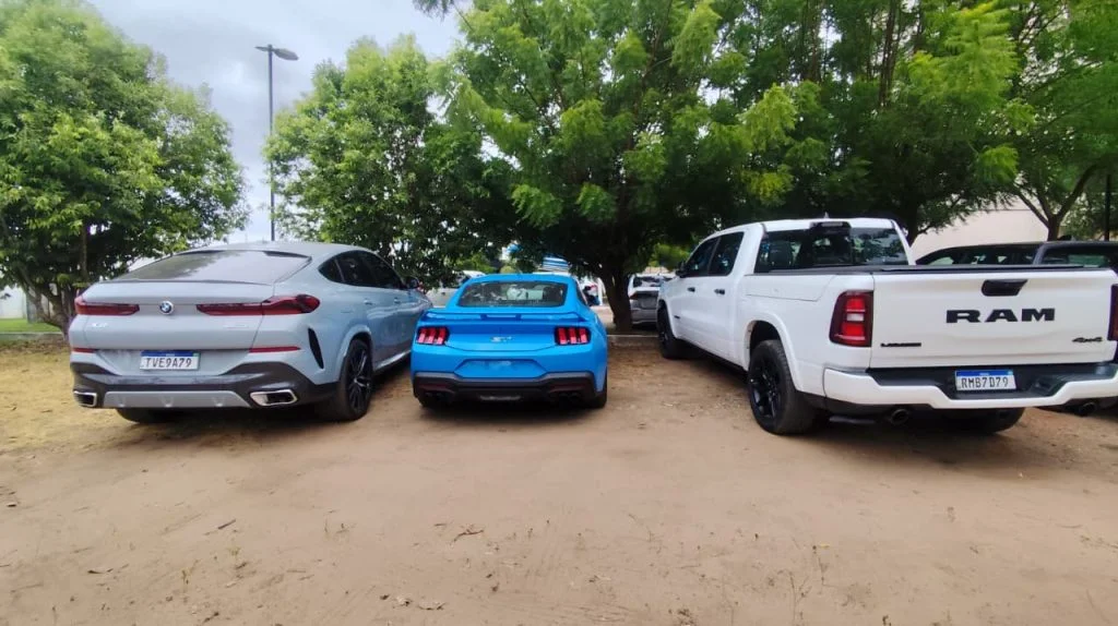 Carros de luxo apreendidos durante a Operação Faenerator em Imperatriz. 